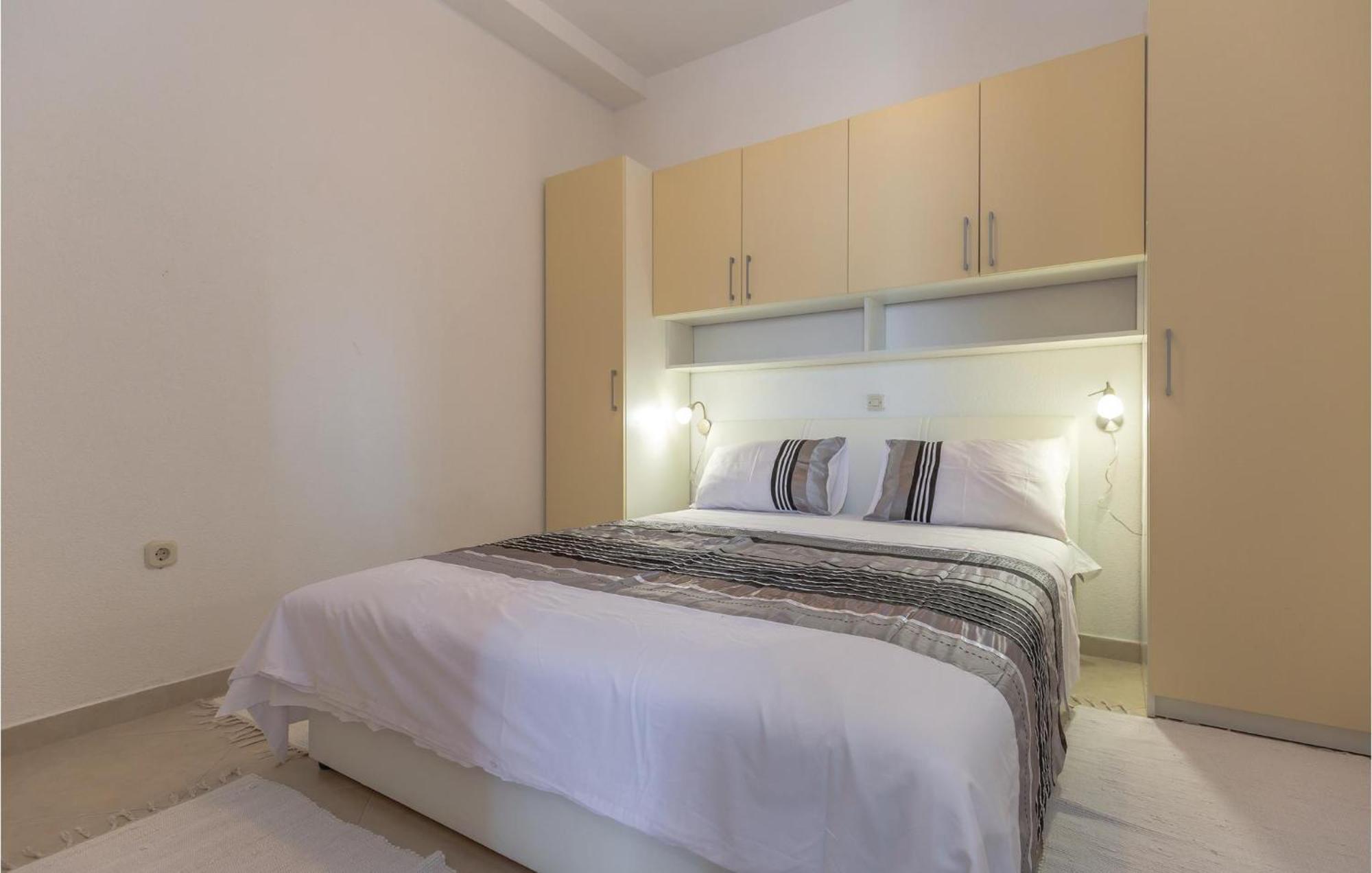 Awesome Home In Podgora With Kitchen 외부 사진