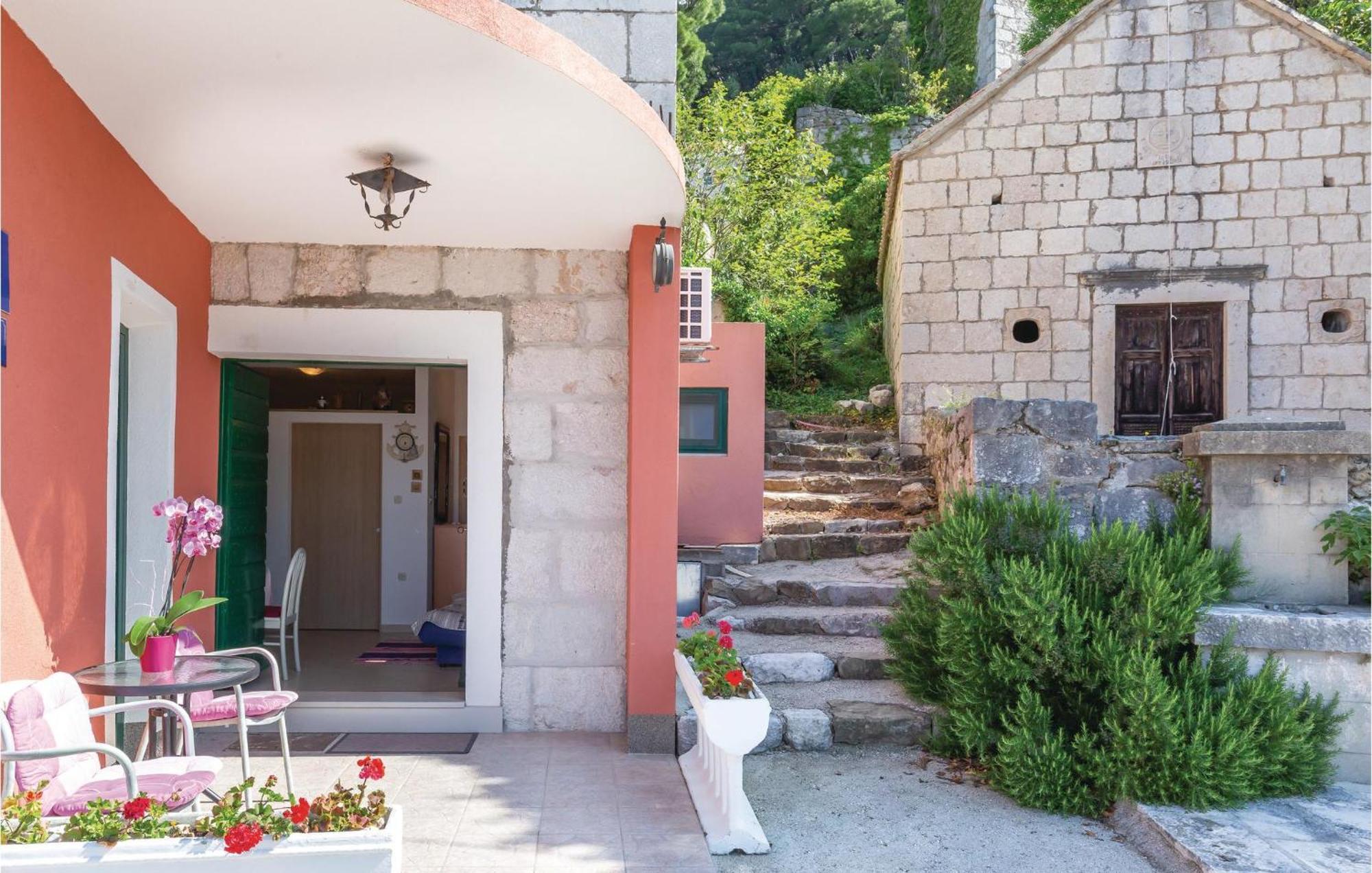 Awesome Home In Podgora With Kitchen 외부 사진