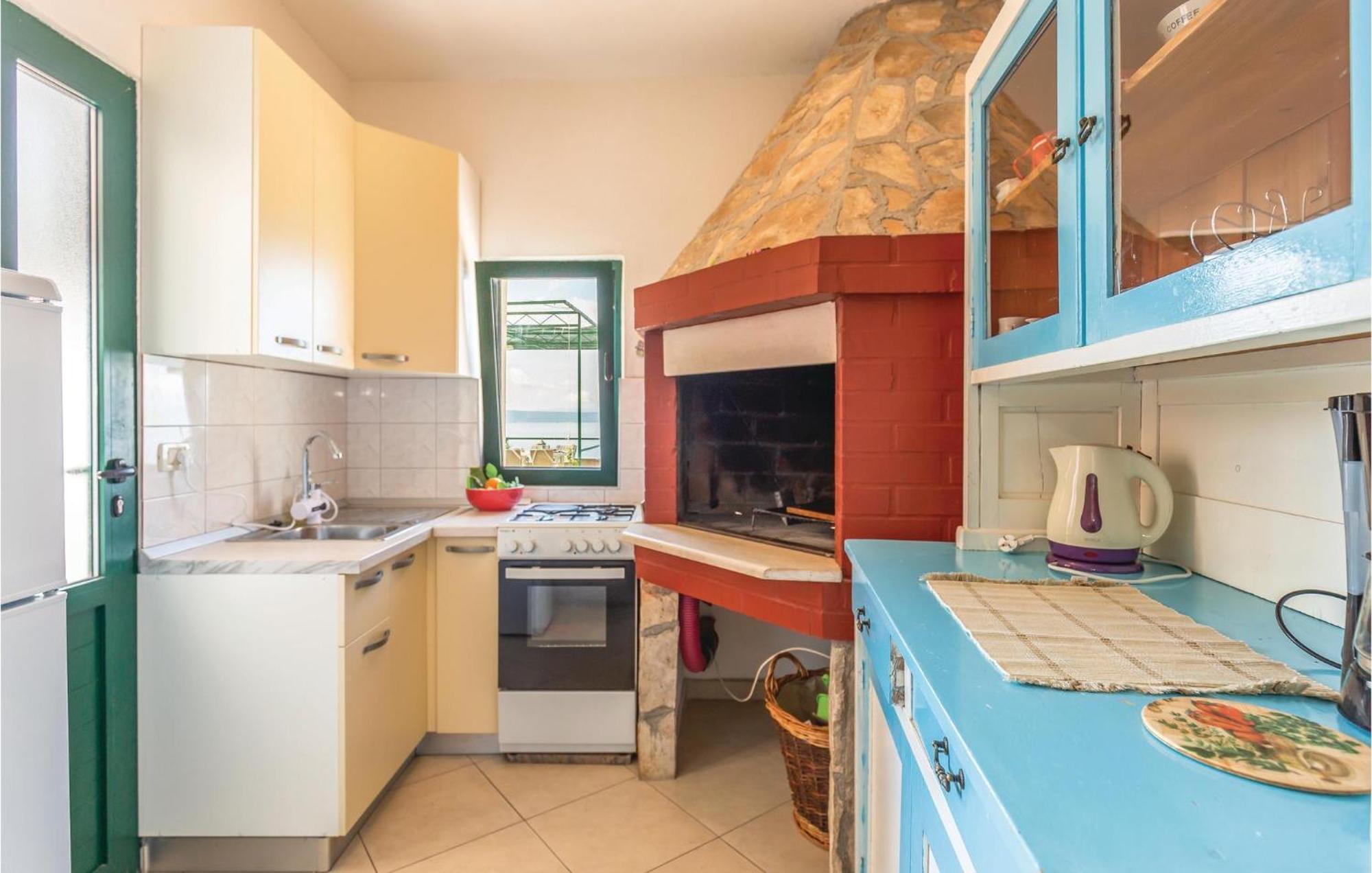 Awesome Home In Podgora With Kitchen 외부 사진
